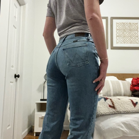 WOMENS HIGH RISE TRUE STRAIGHT LEG JEAN - Picture 4 of 5